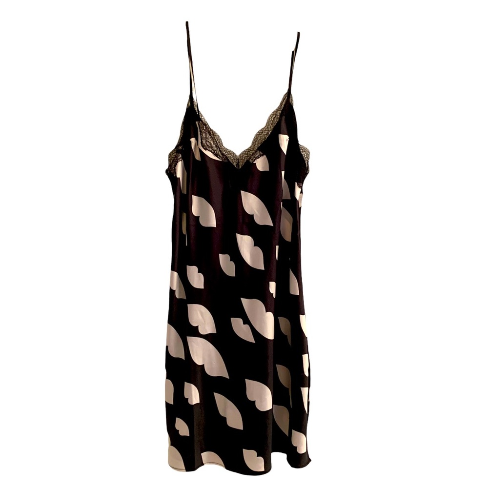 VICTORIA'S SECRET LINGERIE/SLEEPWEAR/INTIMATES